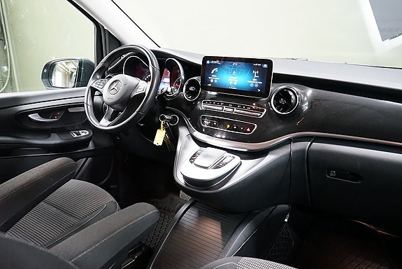 Mercedes-Benz V220 d 9 of 18