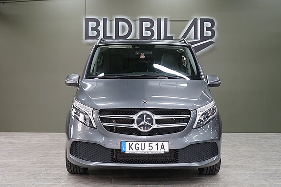 Mercedes-Benz V220 d 3 of 5