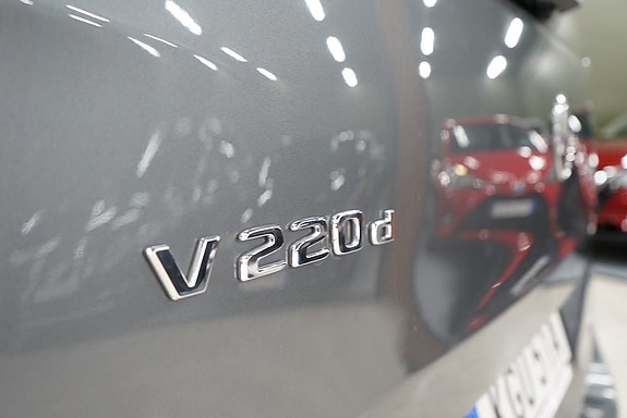 Mercedes-Benz V220 d 18 of 18