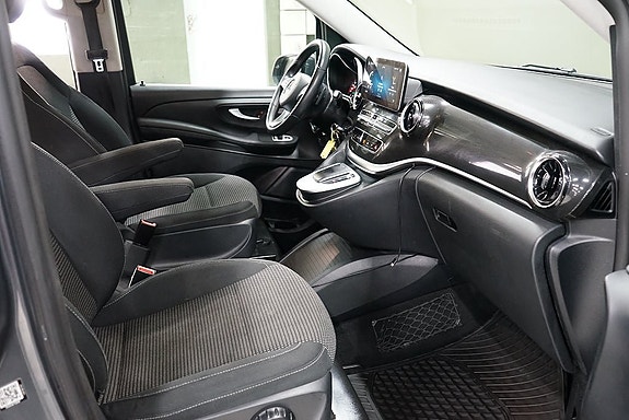 Mercedes-Benz V220 d 11 of 18