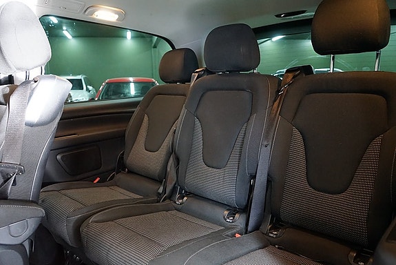 Mercedes-Benz V220 d 13 of 18