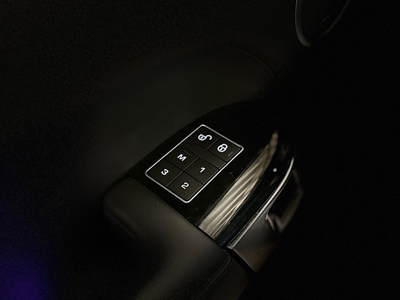 Land Rover Range Rover Sport 21 of 29