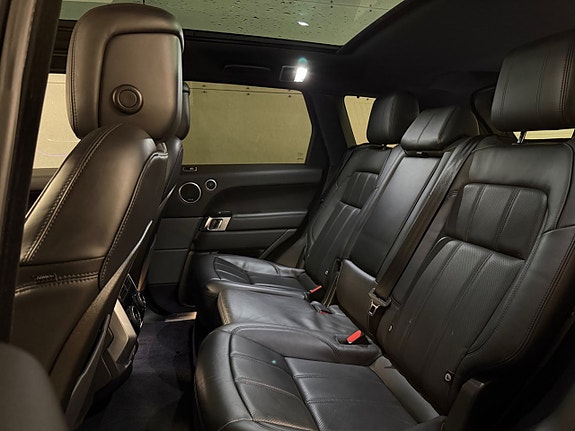 Land Rover Range Rover Sport 24 of 29
