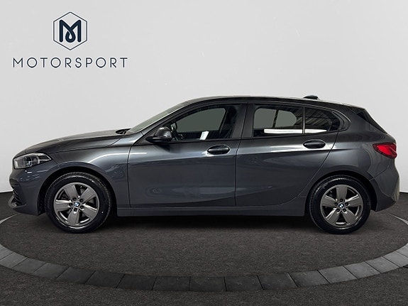 BMW 118i 3 of 5