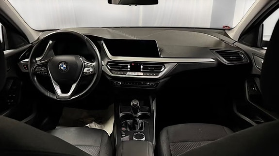 BMW 118i 13 of 25