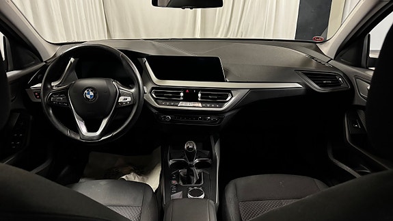BMW 118i 14 of 25