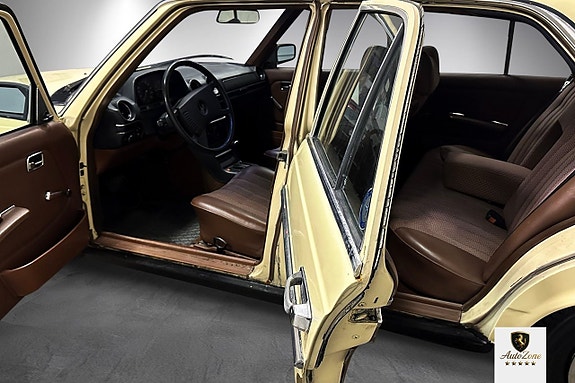 Mercedes-Benz 230 7 of 10