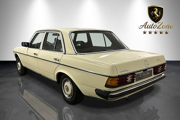 Mercedes-Benz 230 2 of 5