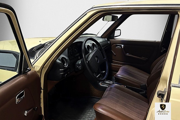 Mercedes-Benz 230 5 of 5