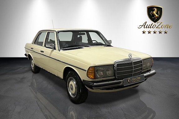 Mercedes-Benz 230 3 of 5
