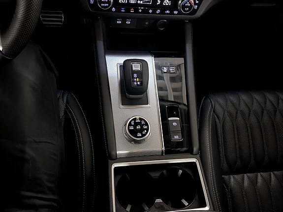 Mitsubishi Outlander 13 of 18