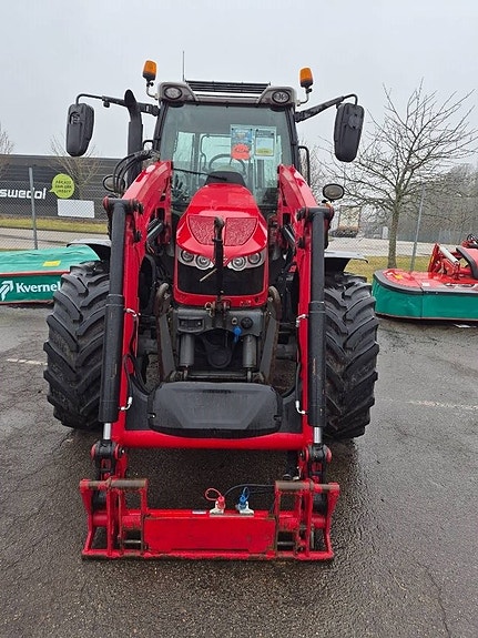Massey Ferguson MF 5713 S 2 of 9