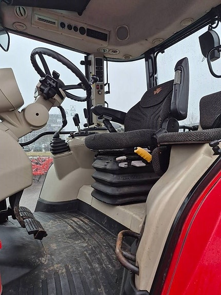 Massey Ferguson MF 5713 S 7 of 9