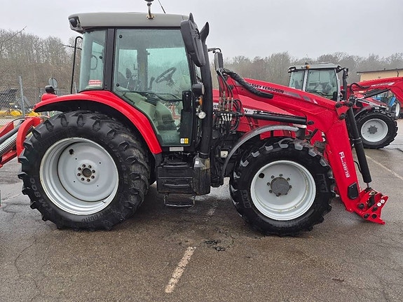 Massey Ferguson MF 5713 S 4 of 9