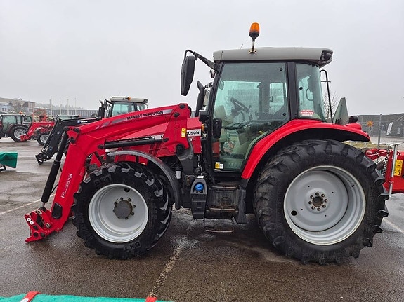 Massey Ferguson MF 5713 S 6 of 9