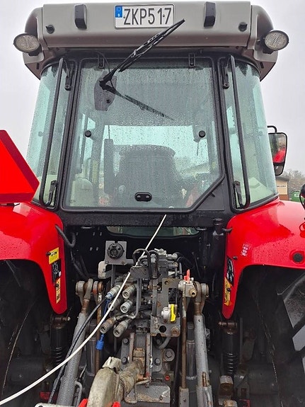 Massey Ferguson MF 5713 S 5 of 9