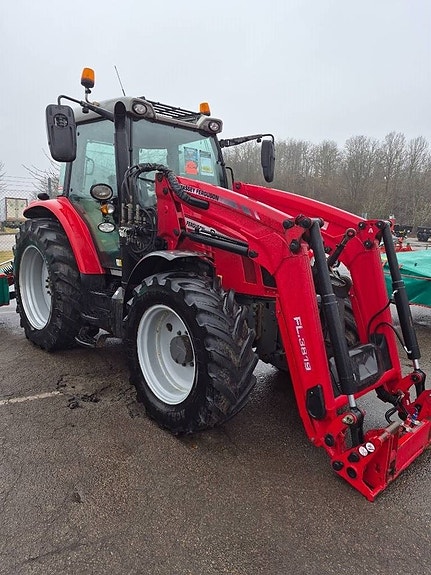 Massey Ferguson MF 5713 S 3 of 9