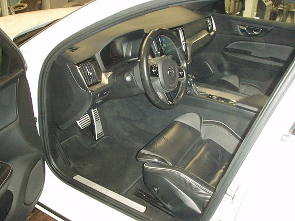 Volvo V60 7 of 11