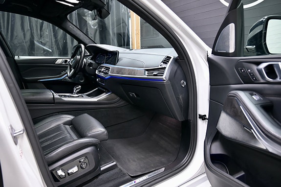 BMW X7 17 of 30