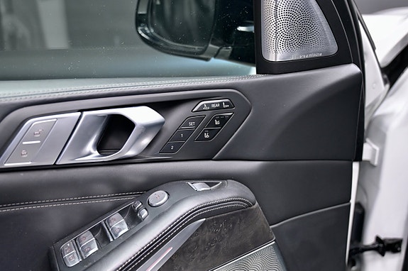 BMW X7 25 of 30