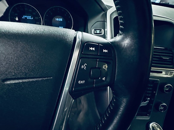 Volvo XC60 11 of 22