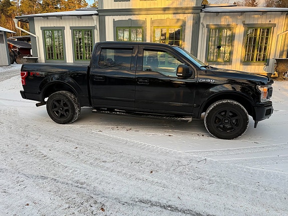 Ford F-150 2 of 5