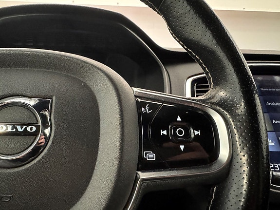 Volvo XC90 24 of 30