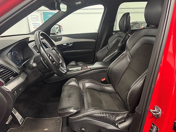 Volvo XC90 10 of 30