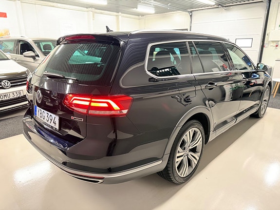 Volkswagen Passat Alltrack 3 of 5