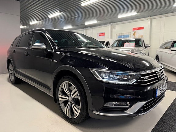 Volkswagen Passat Alltrack 2 of 5