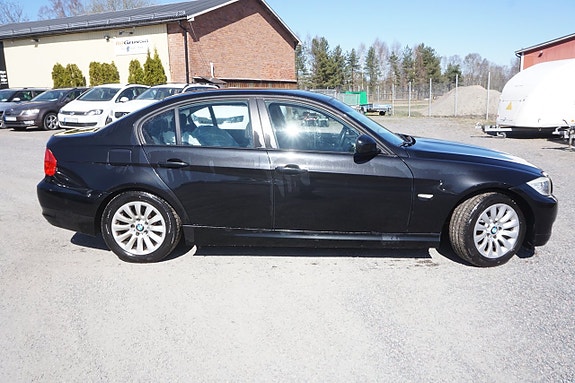 BMW 320 2 of 5
