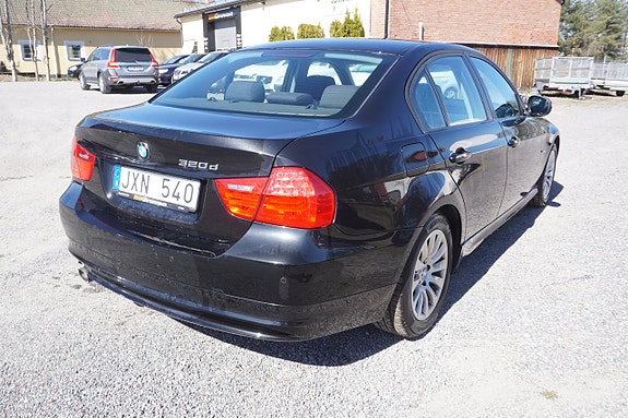 BMW 320 3 of 5