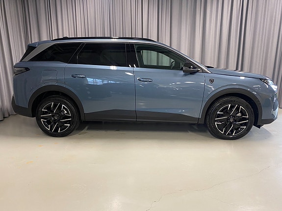 Peugeot 5008 2 of 5