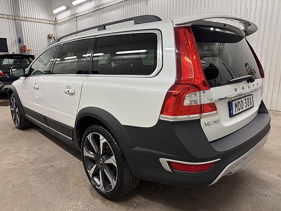 Volvo XC70 2 of 20