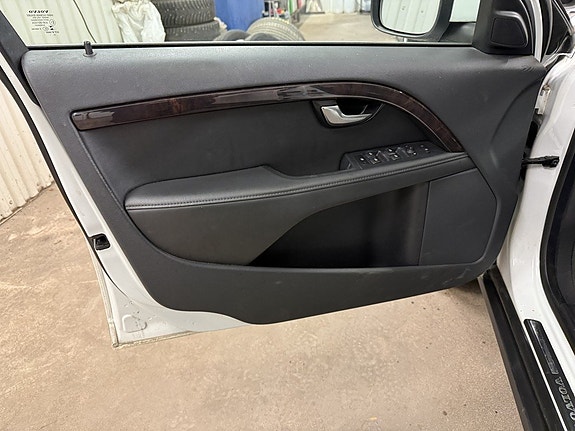 Volvo XC70 13 of 20