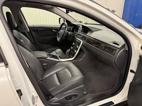 Volvo XC70 11 of 20