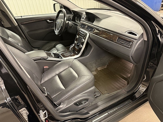 Volvo XC70 9 of 22