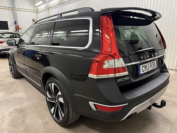 Volvo XC70 2 of 22