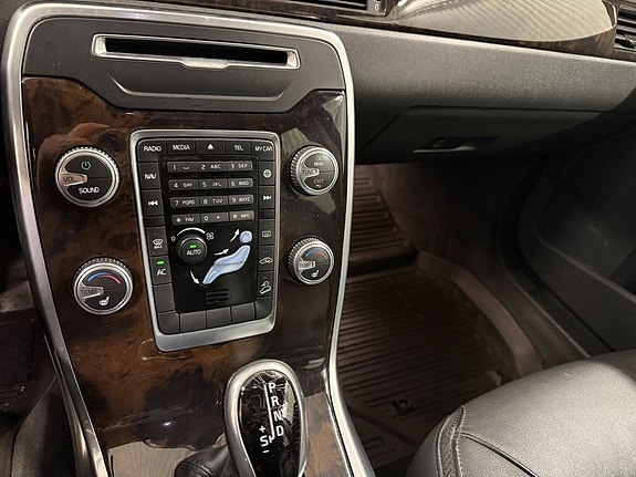 Volvo XC70 16 of 22