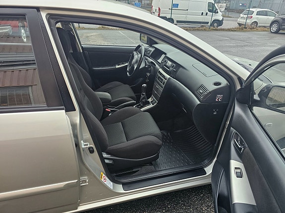 Toyota Corolla 9 of 14