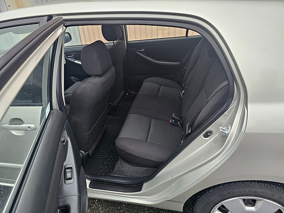 Toyota Corolla 7 of 14