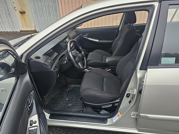 Toyota Corolla 4 of 14