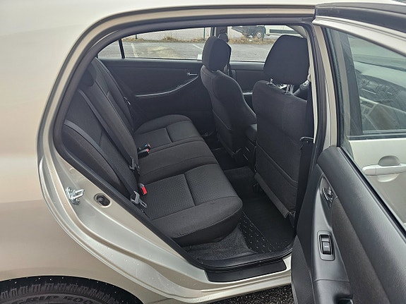 Toyota Corolla 10 of 14