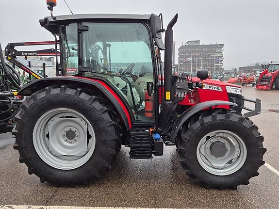 Massey Ferguson MF 4708M CAB ESSENTIAL 4 of 11