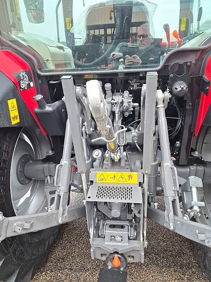 Massey Ferguson MF 4708M CAB ESSENTIAL 6 of 11