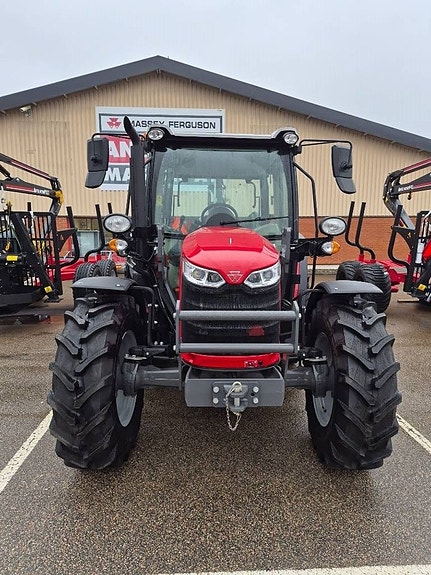 Massey Ferguson MF 4708M CAB ESSENTIAL 2 of 11
