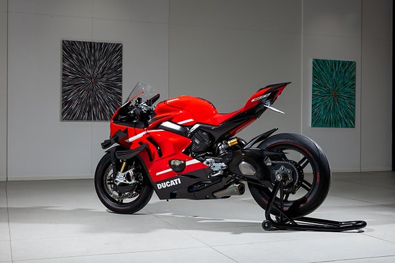 Ducati Superleggera V4 - No. 23 of 500 3 of 10
