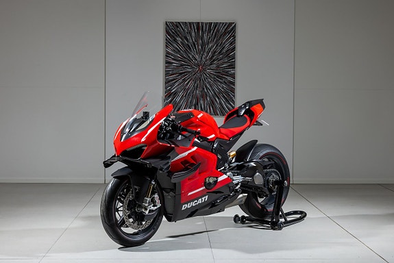 Ducati Superleggera V4 - No. 23 of 500 2 of 10