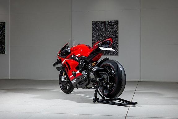 Ducati Superleggera V4 - No. 23 of 500 4 of 10