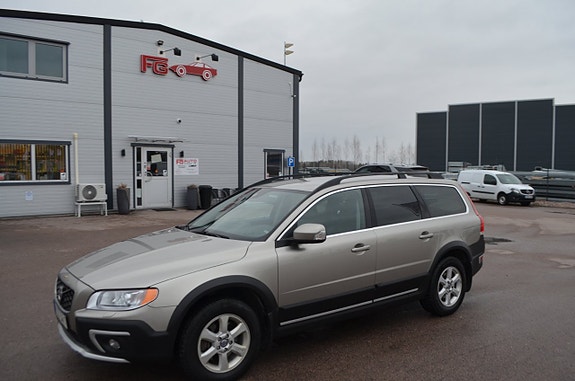 Volvo XC70 2 of 5